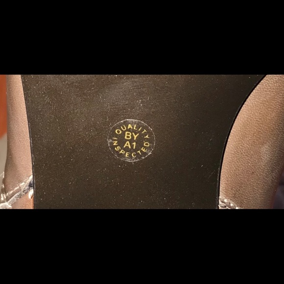 NWOT Beautiful Worthington boots size 8M. - Picture 7 of 8